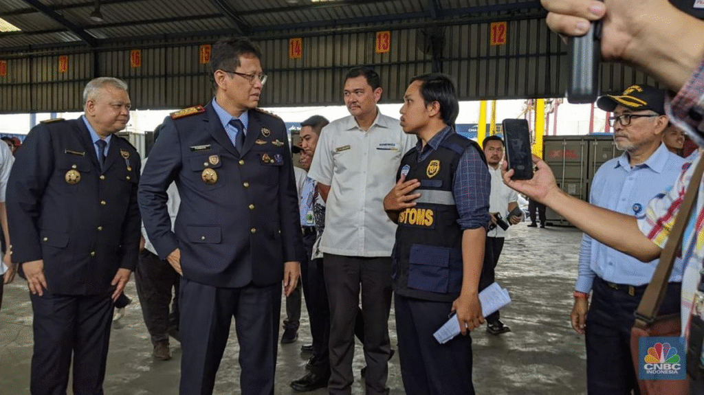 Menkeu Purbaya Sidak Bea Cukai Tanjung Perak: Cek Langsung Scanner Baru & Temuan Harga Mencurigakan