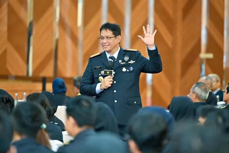 Menkeu Purbaya Sidak Bea Cukai Tanjung Perak: Cek Langsung Scanner Baru & Temuan Harga Mencurigakan